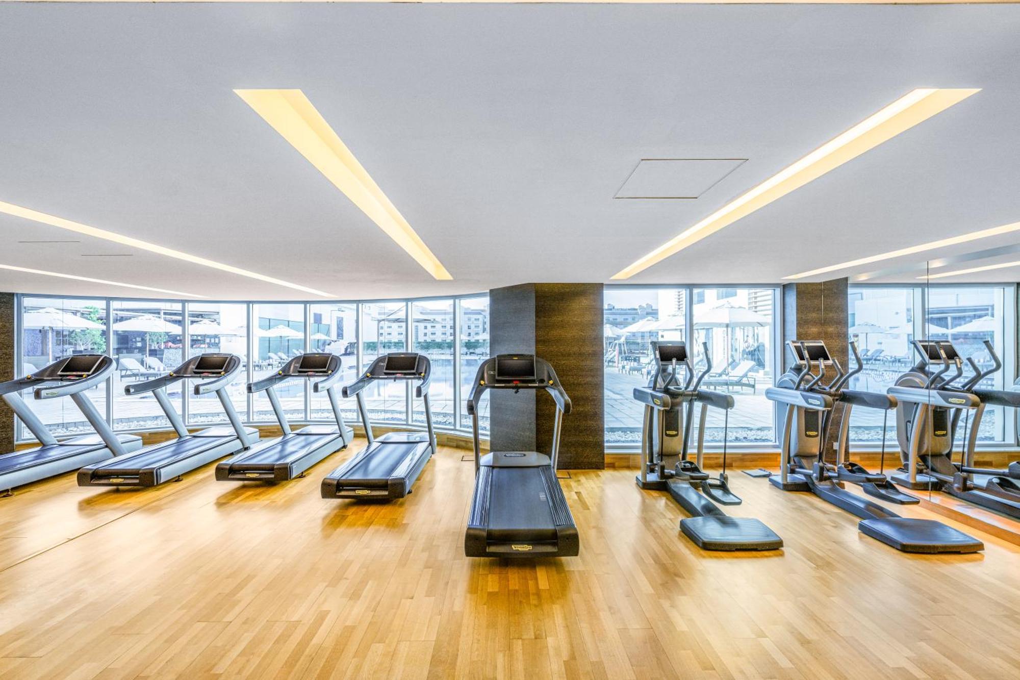 Four Points By Sheraton Аль-Айн Екстер'єр фото The gym at the hotel