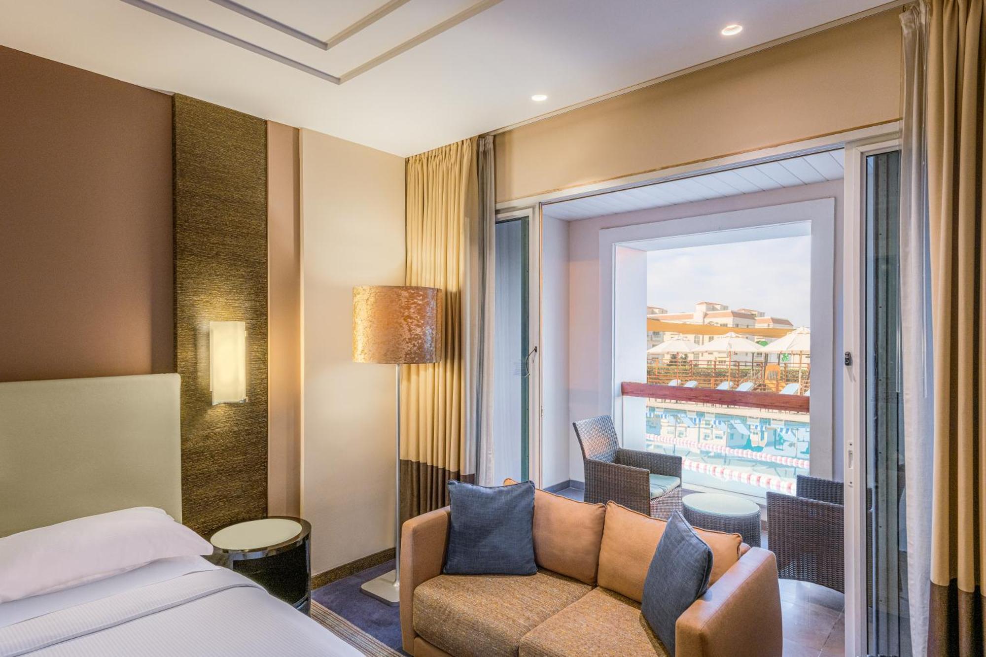 Four Points By Sheraton Аль-Айн Екстер'єр фото Deluxe Room with Pool Access