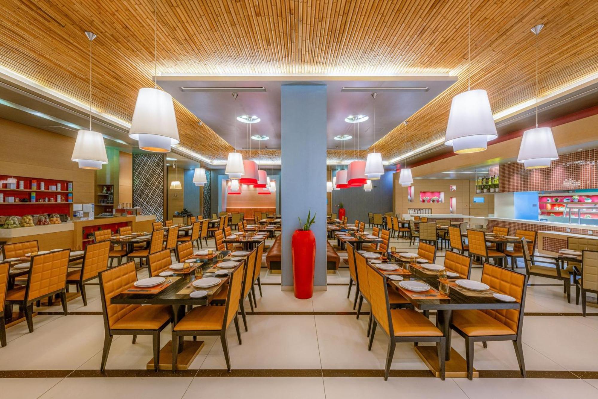 Four Points By Sheraton Аль-Айн Екстер'єр фото The interior of a typical buffet restaurant