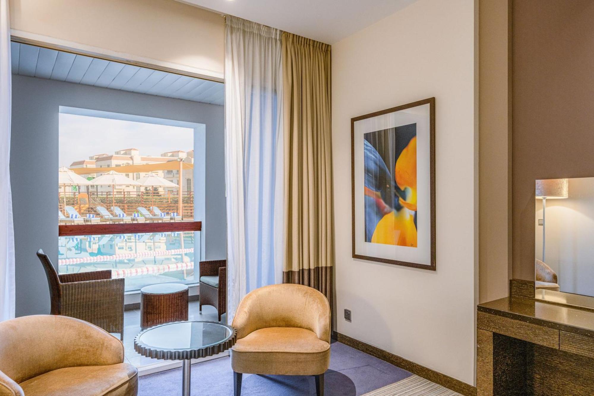 Four Points By Sheraton Аль-Айн Екстер'єр фото A room at the hotel